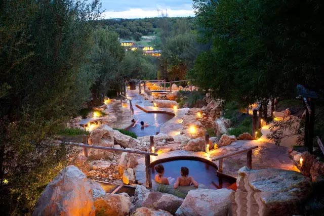 新形勢(shì)下溫泉旅游產(chǎn)業(yè)發(fā)展的戰(zhàn)略機(jī)遇與挑戰(zhàn)